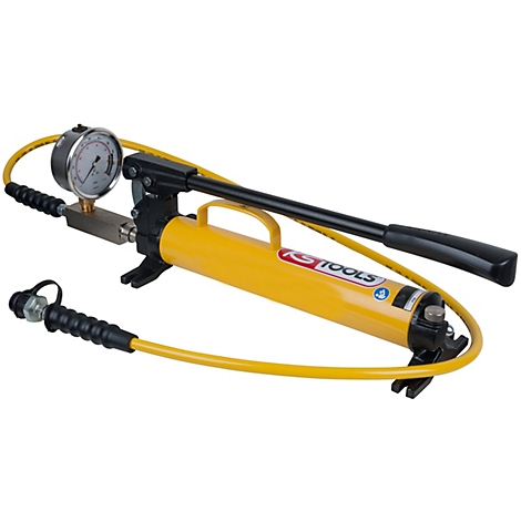 Gelbe Hydraulikpumpe mit Manometer und schwarzem Griff. Die Pumpe hat eine gelbe Leitung und das Logo "KS TOOLS".